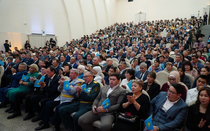 Более 50 акмолинцев наградили ко Дню Республики п