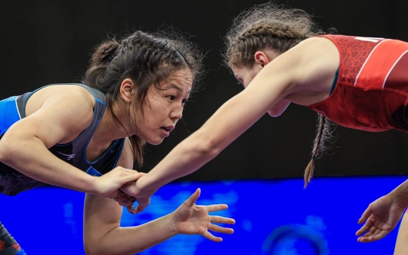 President Tokayev congratulates Shugyla Omirbek on her U23 World Wrestling Championships victory