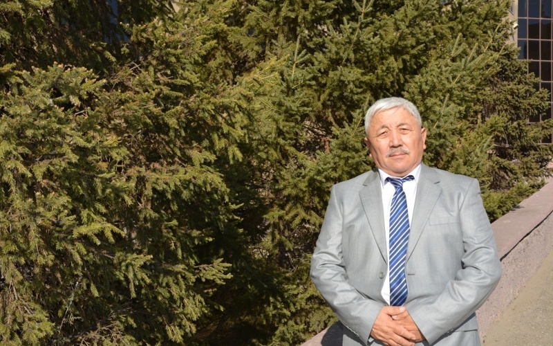 Женис Султангазин