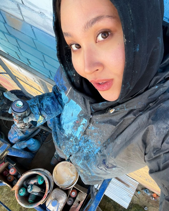 художница а