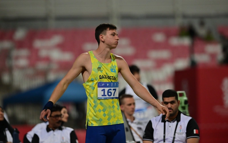 Легкоатлет Максим Сажнев выиграл золото юношеских Азиатских игр и установил рекорд