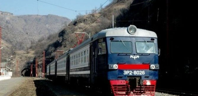 Reseı Ázerbaıjan arqyly Armenııaǵa temirjol tranzıtin iske qosýdy josparlap otyr