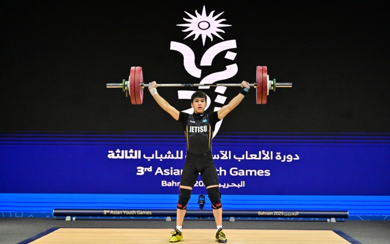 Kazakh weightlifter Alikhan Askerbay sets world record at Asian Youth Games