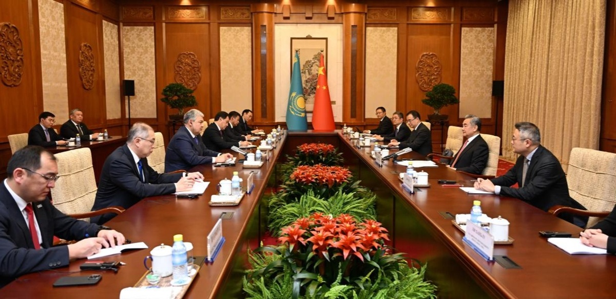 Ретро комедиялық порно онлайн Ұзын өрілген сұлулық порно видео