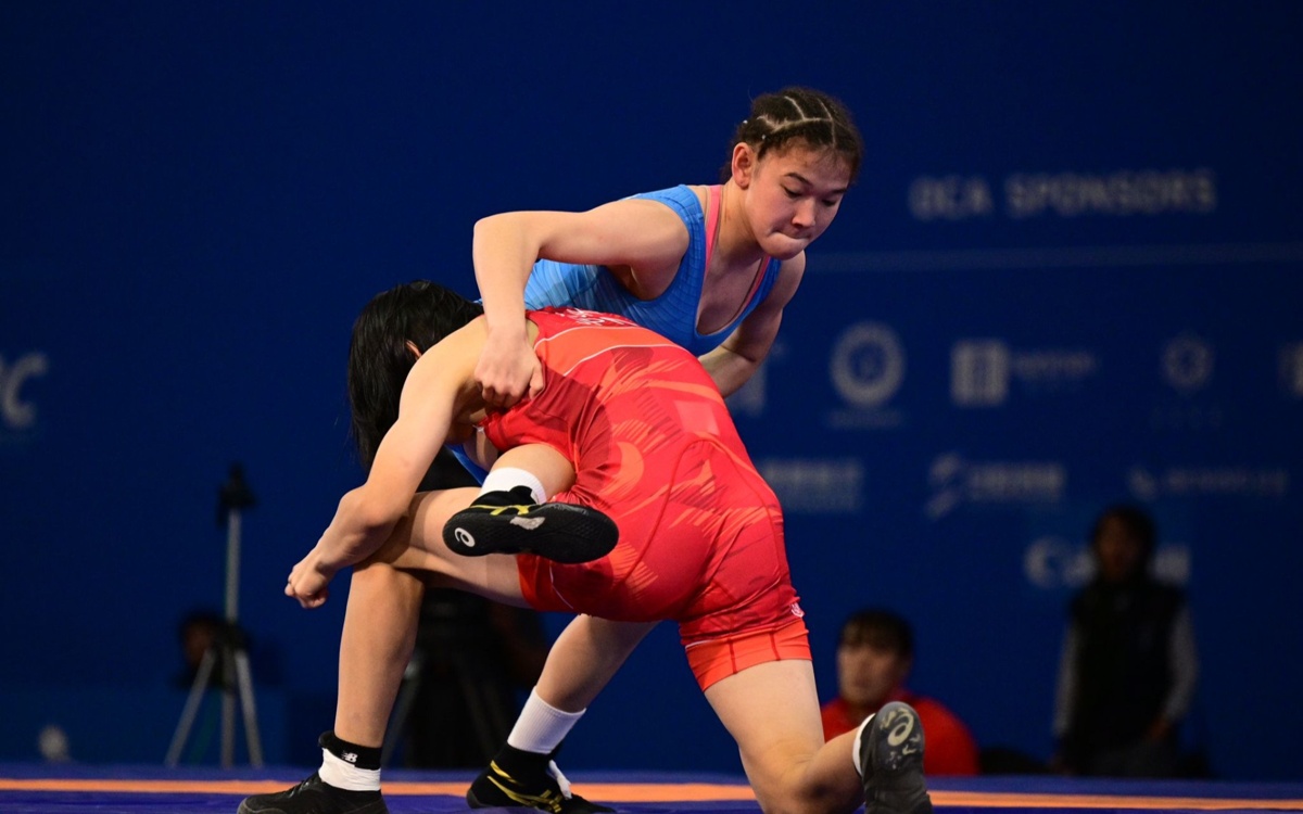 Орыс клубындағы топтық секс