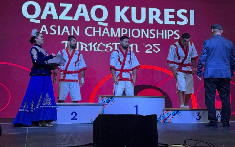 Екі азиялық әйел массажға келді