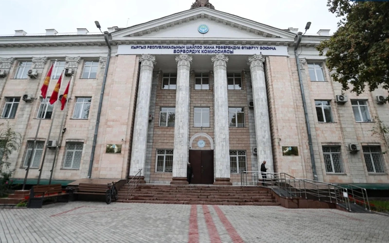 Parlamentskıe vybory v Kyrgyzstane: akkredıtovany mejdýnarodnye nablıýdatelı