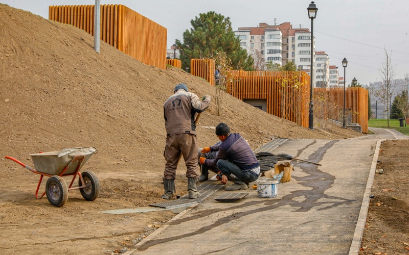 Новый облик Алматы: каким стал сквер на месте резиденции Президента р