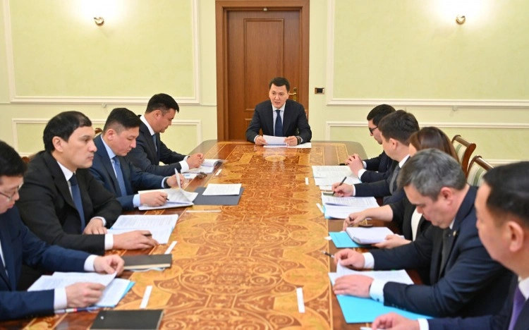 Ерлан Карин провел совещание о ходе исполнения поручений Главы государства