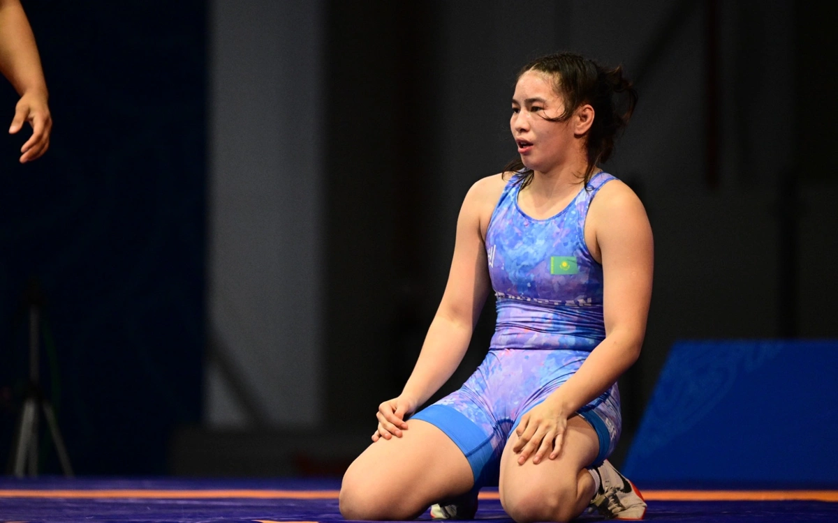 киінген әуесқой шәуетпен жабылған