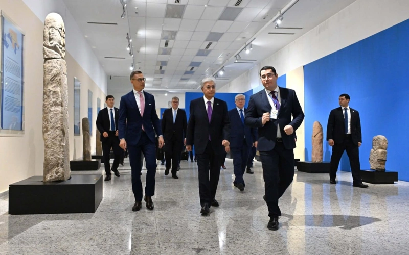 Финляндия президенті қазақ тарихына қатысты жәдігерлермен танысты