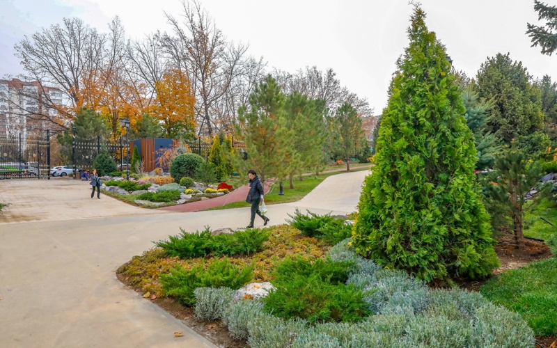 Новый облик Алматы: каким стал сквер на месте резиденции Президента р