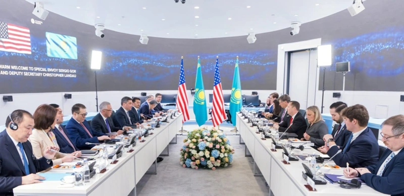 Олжас Бектенов АҚШ Президентінің арнайы өкілі Серджио Гормен және АҚШ Мемлекеттік хатшысының бірінші орынбасары Кристофер Ландаумен