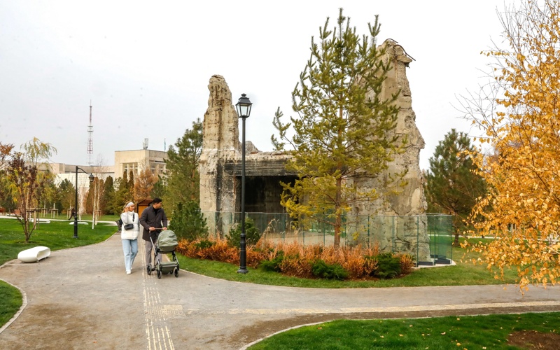 Новый облик Алматы: каким стал сквер на месте резиденции Президента р
