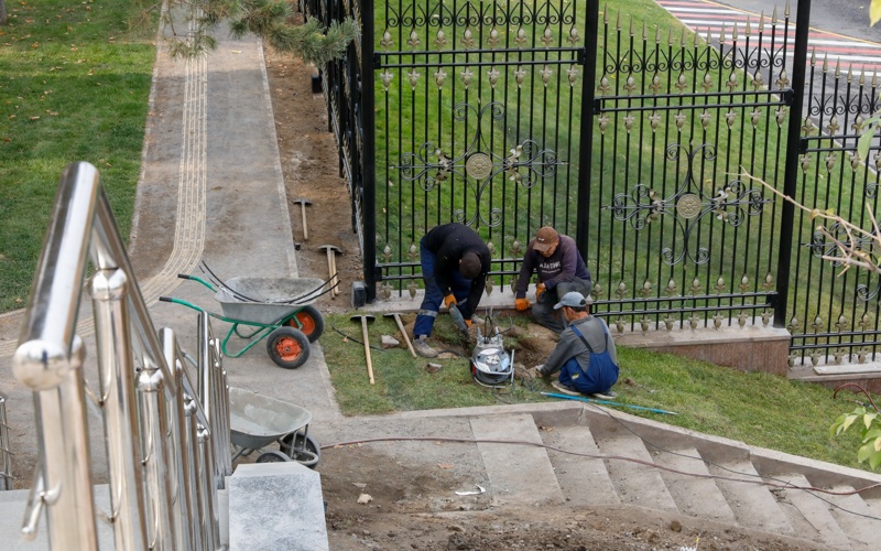 Новый облик Алматы: каким стал сквер на месте резиденции Президента р