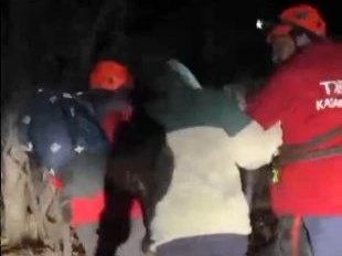 Qutqarýshylar taýda adasqan erli-zaıyptylardy «SOS» habary arqyly izdep tapty