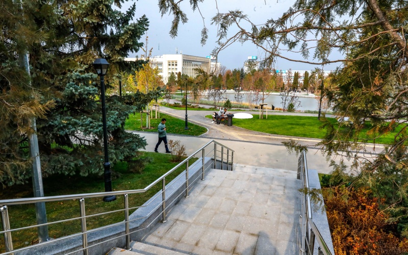 Алматыда Президент резиденциясы орнындағы жаңа саябақ қалай түрленді