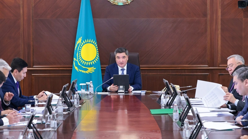 Олжас Бектенов поручил акимам наказать замов за провал инвестпоказателей