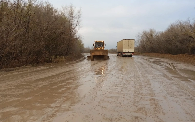 БҚО-да жүргізушілер айналма жолмен жүру қиынға айналғанын айтып шағымданды