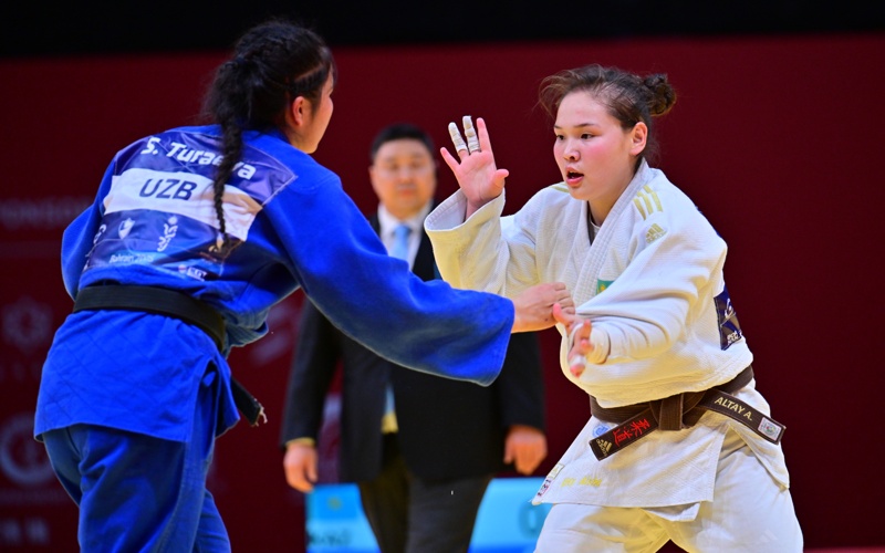 Айша Алтай л