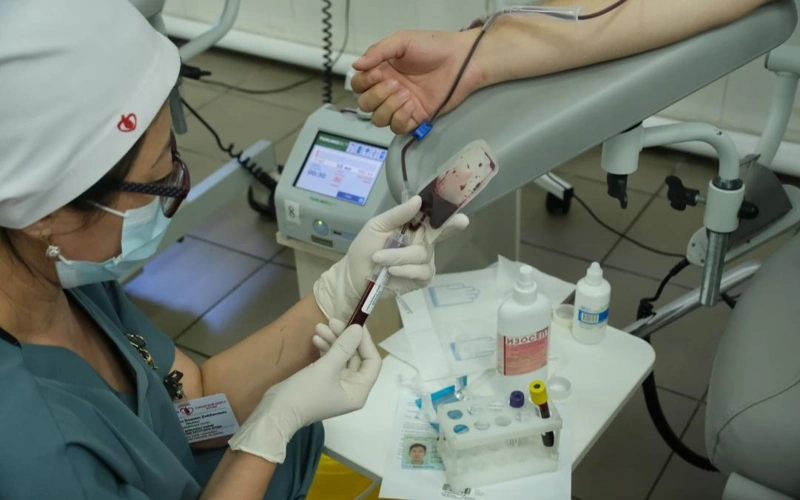 В Алматы впервые внедрили робота для приготовления химиопрепаратов