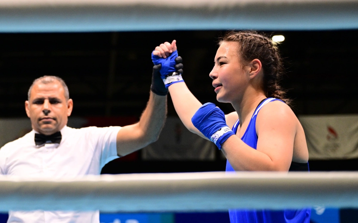 Әйелдің кискасының жақын жоспары