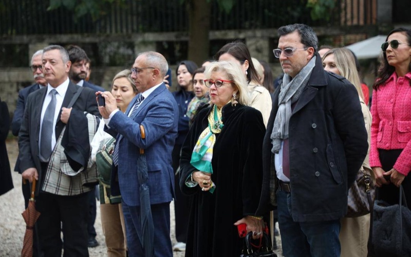 Абай ескерткіш, Испания