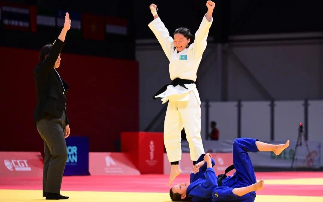 Қисық әйел Орыс күйеуі мен әйелі порно