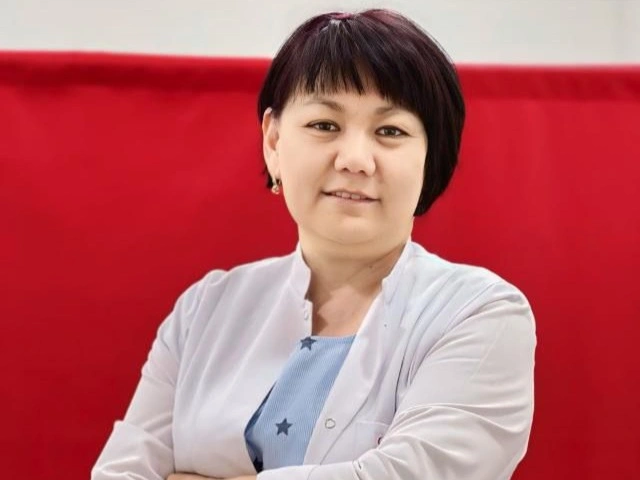 Үлкен еркектермен део секстегі порно