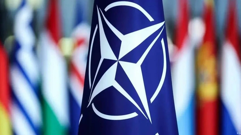 Rýmynııa eldegi NATO áskerleriniń sanyn kóbeıtetinin habarlady