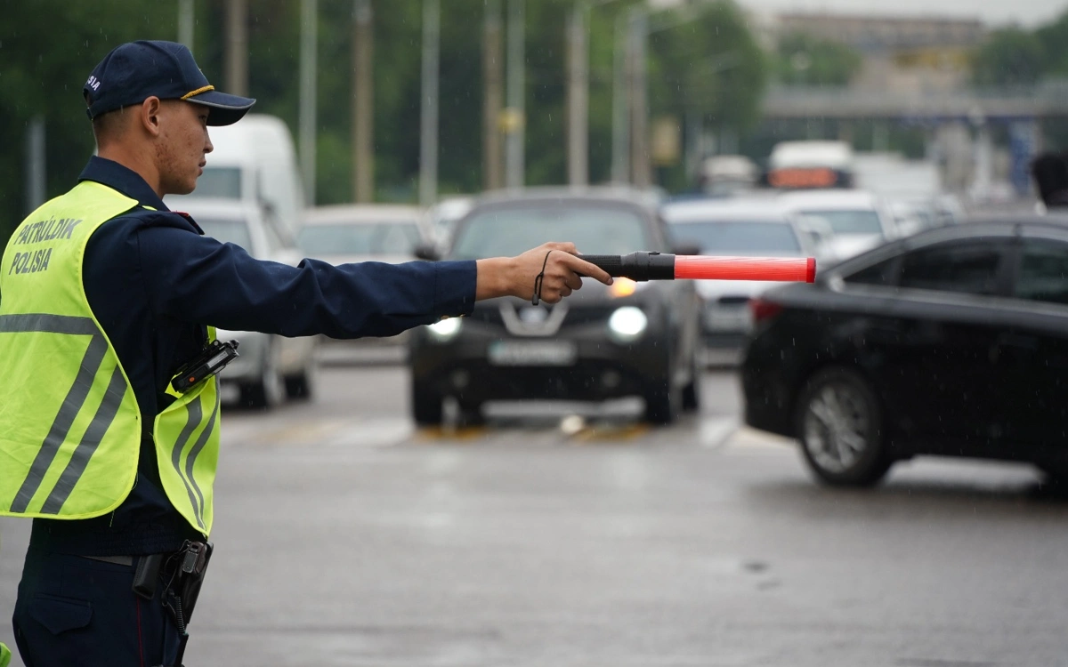 Ivi порно бейнелері Порно күйеуін алдайды, ол оны ұстап алады