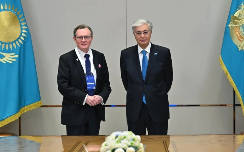 Tokayev discusses prospects of cooperation with Queen’s University Belfast President Ian Greer