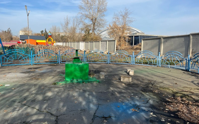 Куда исчезла часть аттракционов из городского парка в Павлодаре горсад Павлодар парк демонтаж
