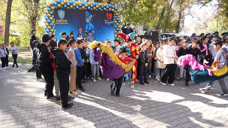 Более 500 детей посетили премьеру мультфильма о законе в Шымкенте л