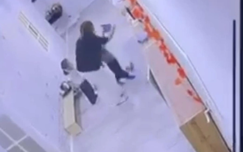 Бала зәбір көрген: Оралда балабақша қызметкері жұмысынан босатылды