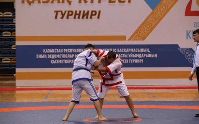 Шәуетпен жабылған беттің әуесқойлық фотосы