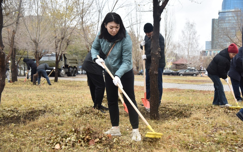 Mańǵystaý ákimi Ábish Kekilbaev alleıasynda senbilik jasady  Mańǵystaý ákimi Ábish Kekilbaev alleıasynda senbilik jasady
