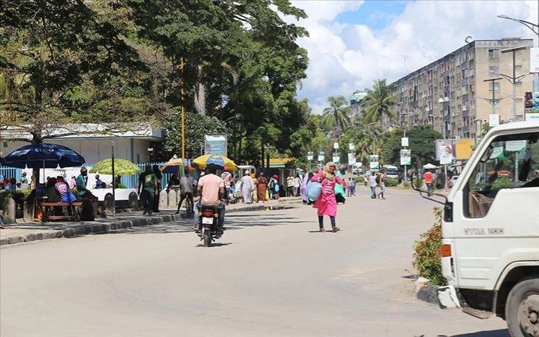 Жалаңаш томпақ бейне Кеңседегі лесбиянкалық порно