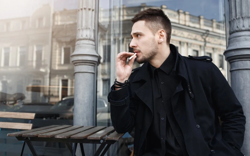 Maldıv araldarynda 2006 jyldan keıin týǵandardyń bárine shylym shegýge tyıym salyndy