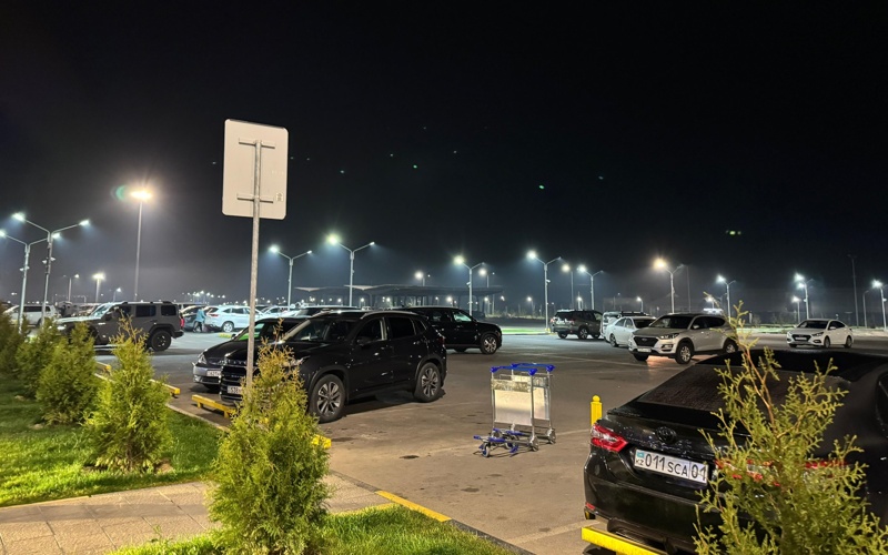 парковка в аэропорту Шымкента л