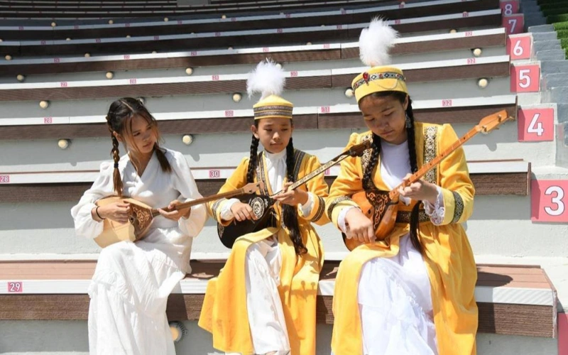 Elordada dástúrli qalalyq dombyrashylar festıval-baıqaýy ótedi 