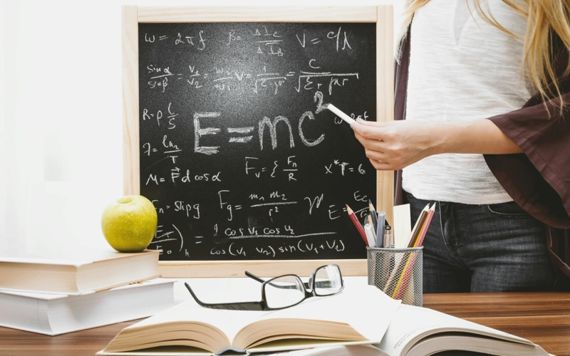 Учительницу уволили за шутку в аэропорту: дело дошло до суда в Туркестане