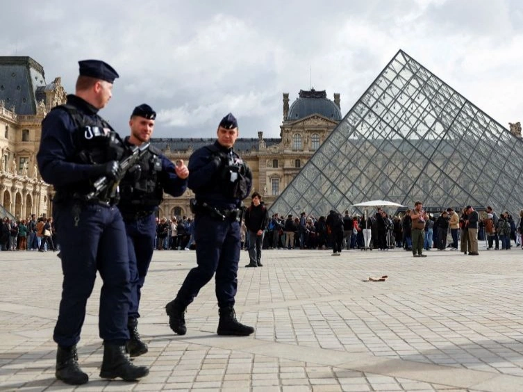 Луврдағы ұрлық