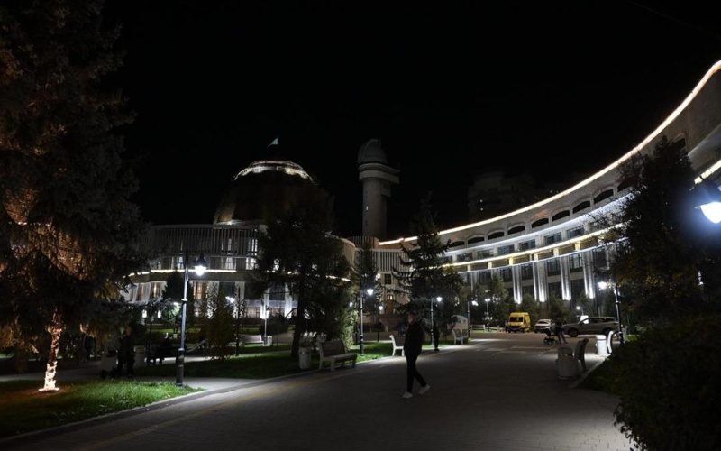 В Алматы модернизируют уличное освещение п