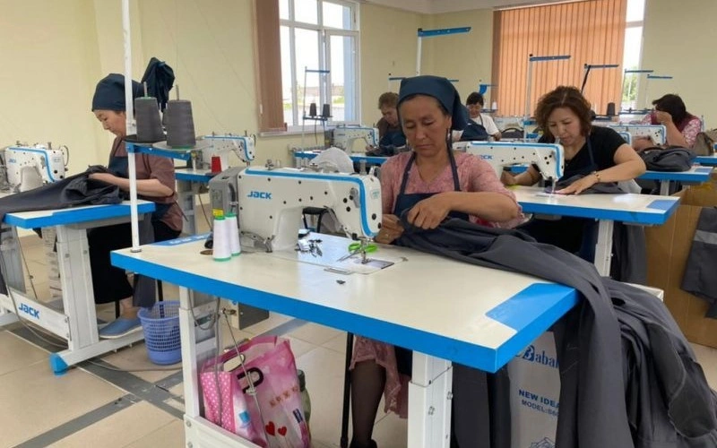 Рабочие швейной фабрики в Талдыкоргане три месяца остаются без зарплаты