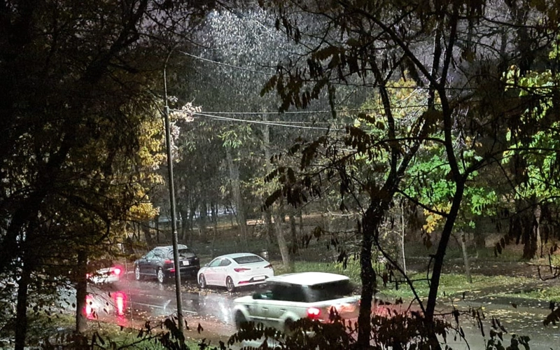 Первый снег пошел в Алматы