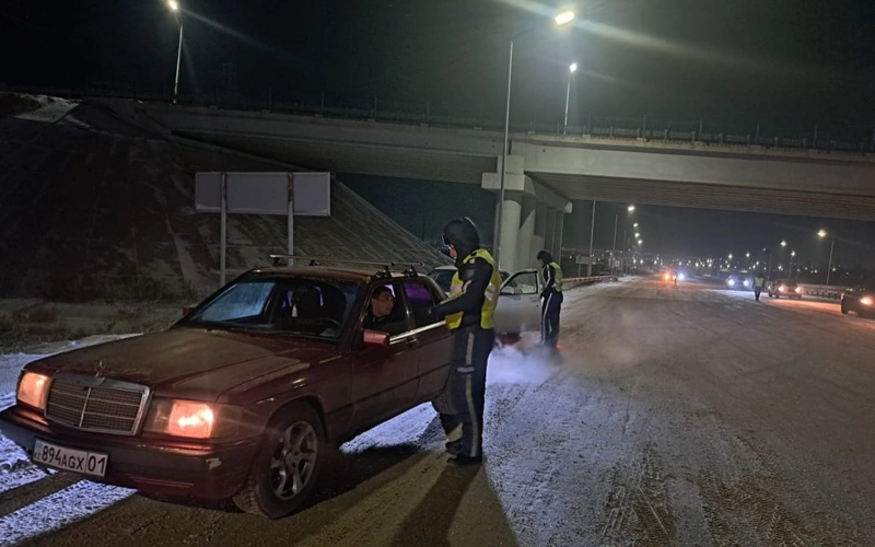 Усиленный режим в Карагандинской области: полиция разворачивает водителей на трассе