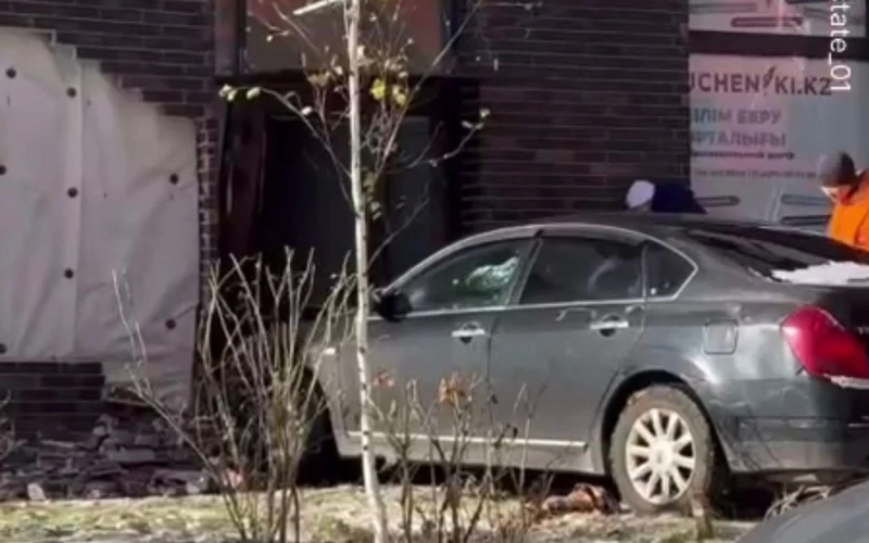 машина врезпалась Астана