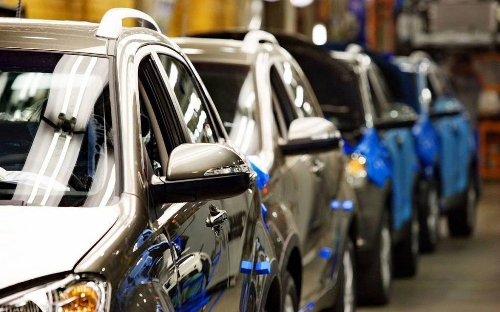German auto industry confidence falls amid tariff threats, Middle East tensions