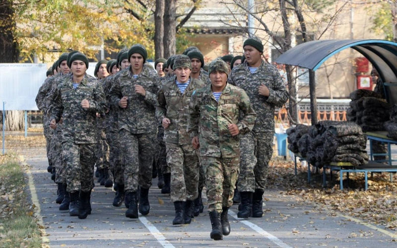 征兵进行时：1500多名新兵加入哈萨克斯坦空降突击部队